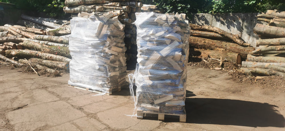ANGEBOT Kaminholz Brennholz trocken, Schüttraummeter auf Palette inkl. 1 Sack Anzündhölzer ca.10 KG