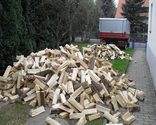 Brennholz trocken & lose geschüttet – Direkt aus Sachsen. Zur sofortigen Verbrennung. Kostenlos geliefert oder per Abholung