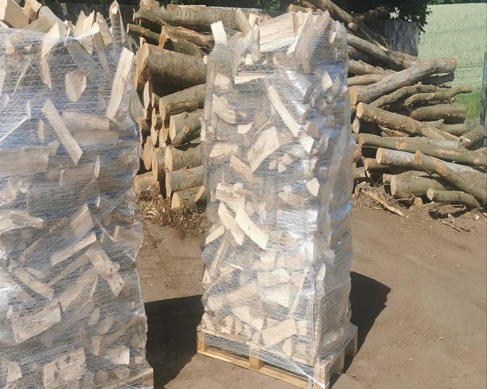ANGEBOT Kaminholz Brennholz trocken, Schüttraummeter auf Palette inkl. 1 Sack Anzündhölzer ca.10 KG