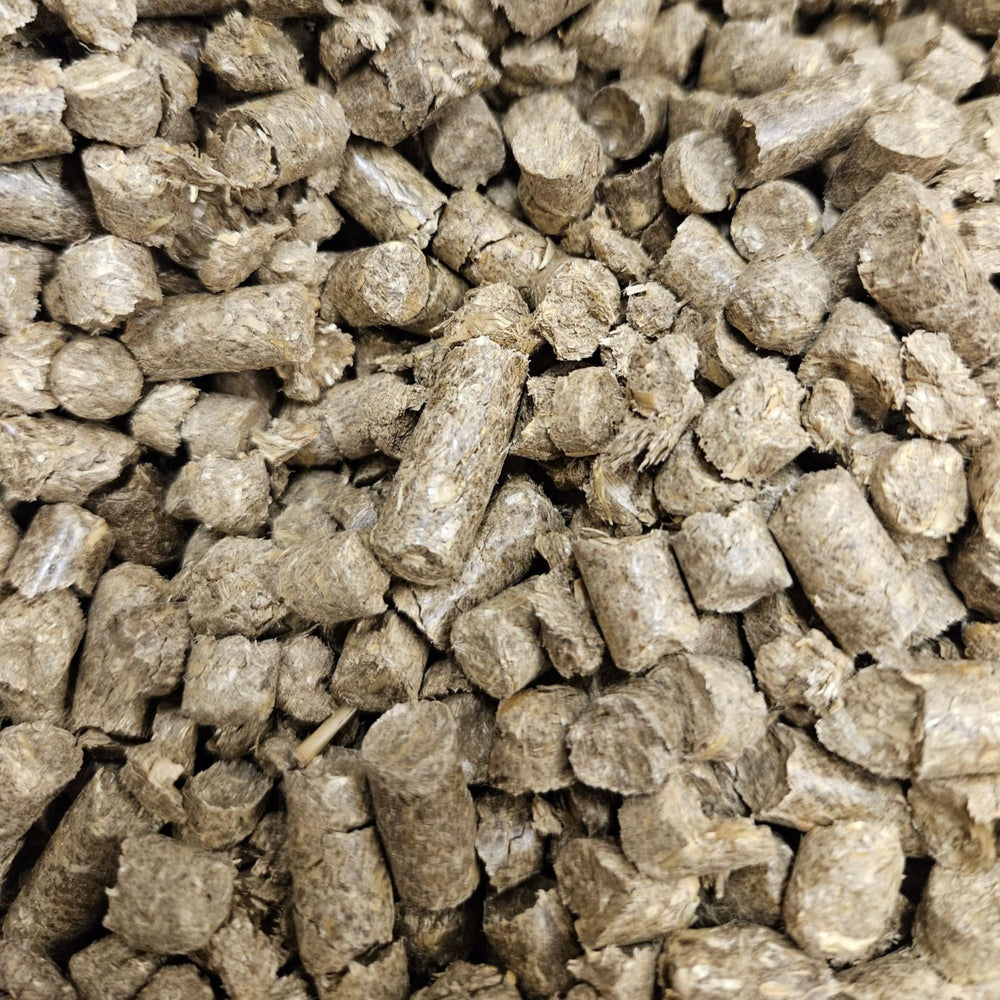 Weizenstreupellets 8 mm im 15 kg Sack – 100 % Naturprodukt aus Weizenstroh – staubarm, saugstark & kompostierbar – Einstreu für Pferde, Kleintiere & Stall