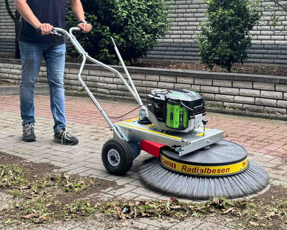 Westermann WR 870 EGO Radialkehrmaschine
